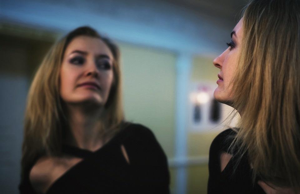 Poesia di Massimo Bena Lo specchio